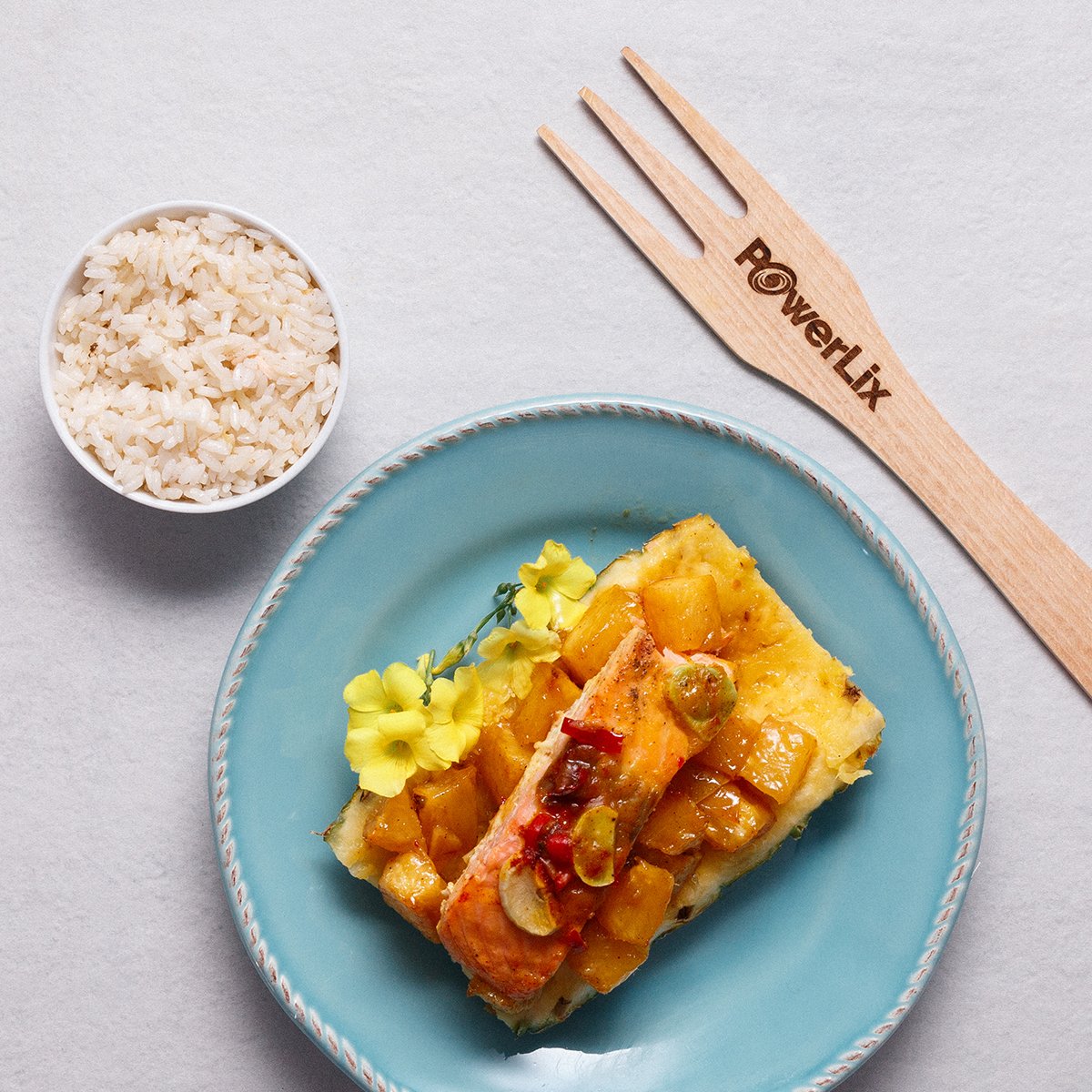 Honey Mustard Salmon In a Pineapple
 &ndash; PowerLix